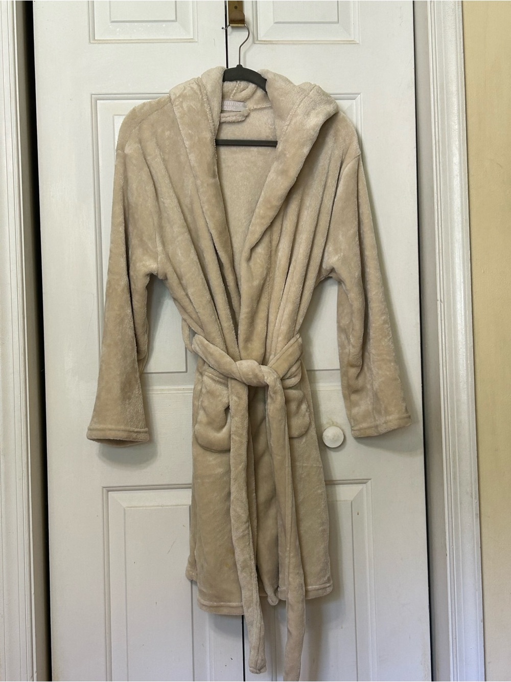 summer & rose Plush Hooded Robe in Cream